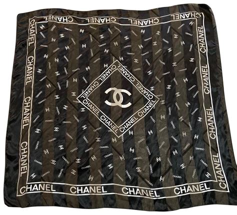 chanel black and white stroller scarf